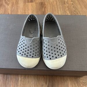 Old Navy gray slip on shoes kids 6 toddler